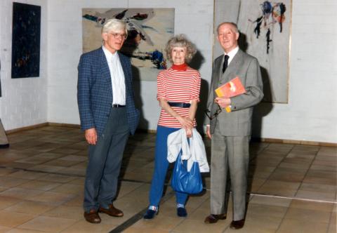 Mig Quinet au Musée L, entourée de René Léonard et Gaston Bertrand, 1988
